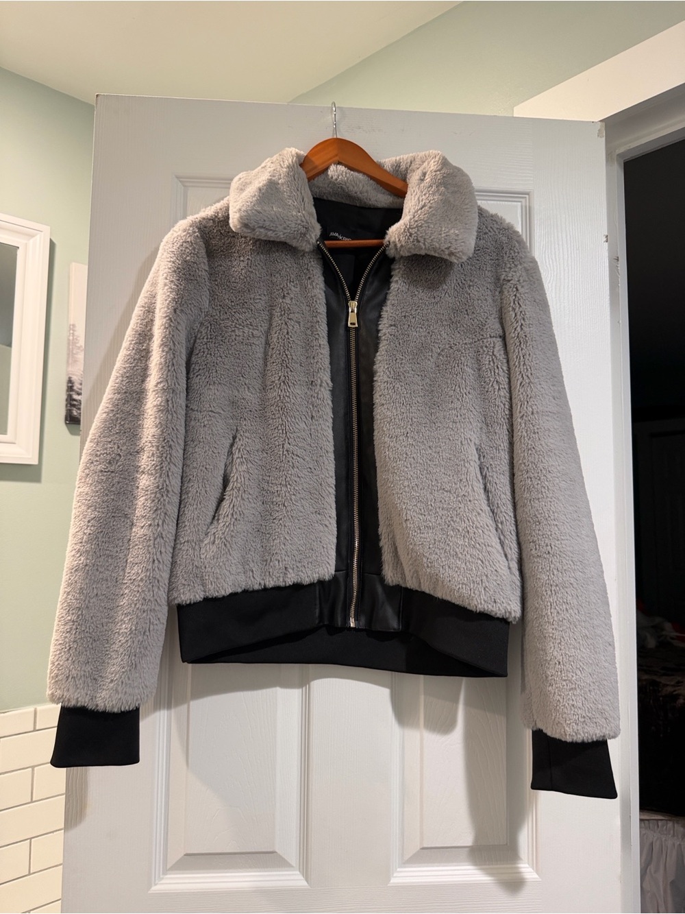 Cropped Light Grey Faux-Shearling Teddy Jacket with Zip